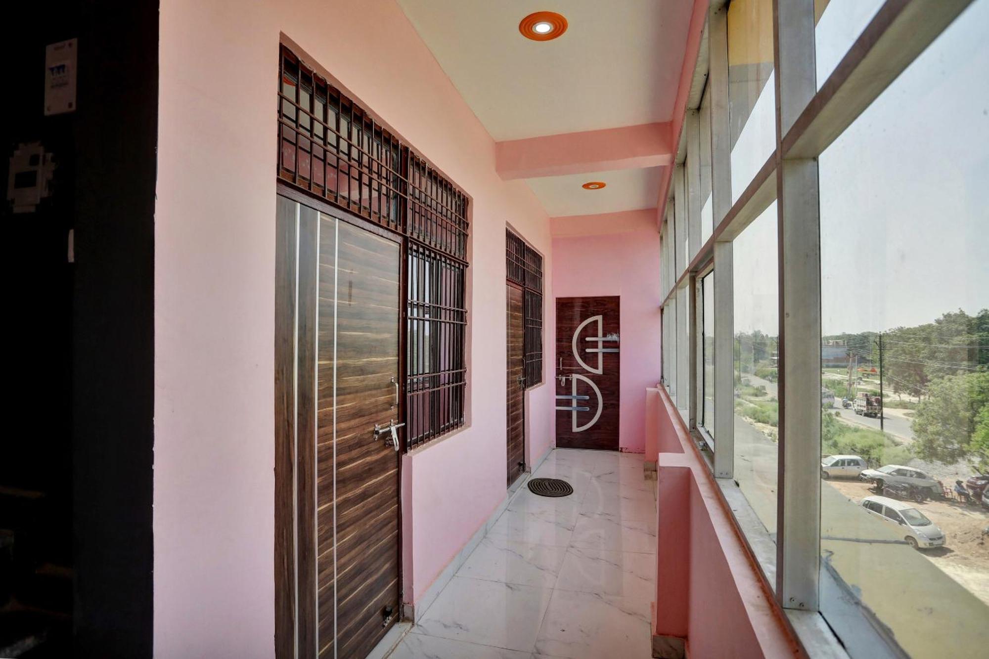 Hotel O Amantran Kanpur Bagian luar foto
